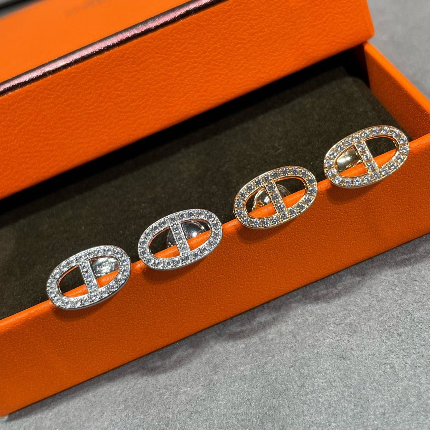 [Joyas Regalia] PENDIENTES DE BOLSILLO CON NARIZ DE CERDO Y DIAMANTES HM