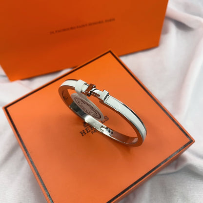 [Joyas Regalia] PULSERA CLÁSICA HM CLIC BLANCA DE 8 MM CON ESMALTE