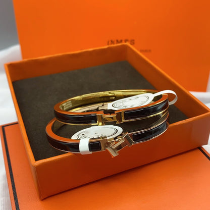 [Joyas Regalia] PULSERA CLÁSICA HM CLIC NEGRO DE 8 MM CON ESMALTE