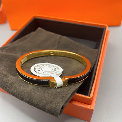 [Joyas Regalia] PULSERA CLÁSICA HM CLIC NEGRO DE 8 MM CON ESMALTE