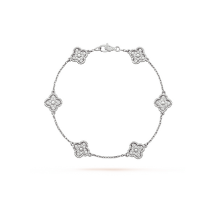 [Joyas Regalia] PULSERA DE PLATA CON DIAMANTES Y 6 MOTIVOS DE TRÉBOL