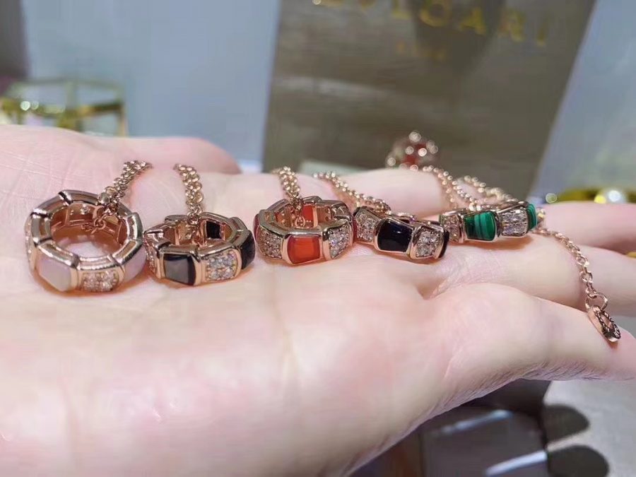 [Regalia jewelry]SERPENTI PEDANT DIAMOND NECKLACE
