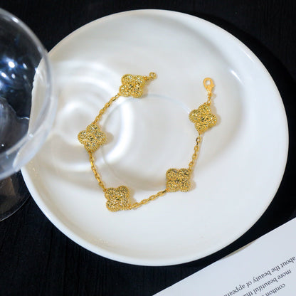 [Joyas Regalia] PULSERA BRONCEADA CON 5 MOTIVOS DE TRÉBOL 