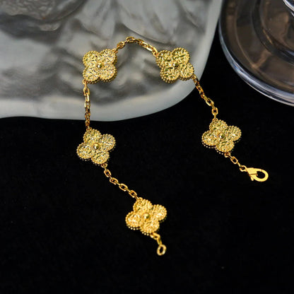 [Joyas Regalia] PULSERA BRONCEADA CON 5 MOTIVOS DE TRÉBOL 