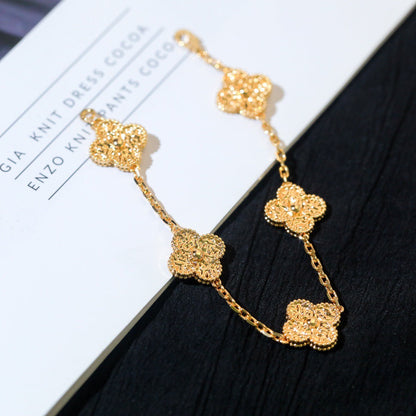 [Joyas Regalia] PULSERA BRONCEADA CON 5 MOTIVOS DE TRÉBOL 