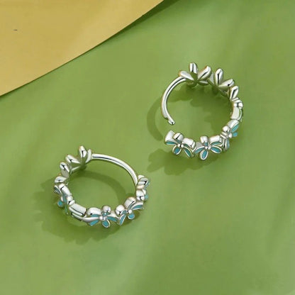 Boucles d'oreilles créoles en guirlande vert menthe et fleurs en émail