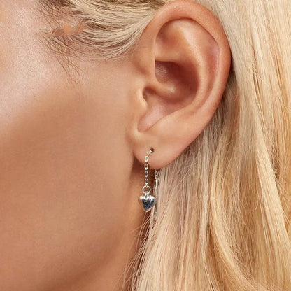 Boucles d'oreilles pendantes simples en forme de cœur avec longs pompons