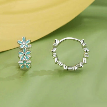 Boucles d'oreilles créoles en guirlande vert menthe et fleurs en émail