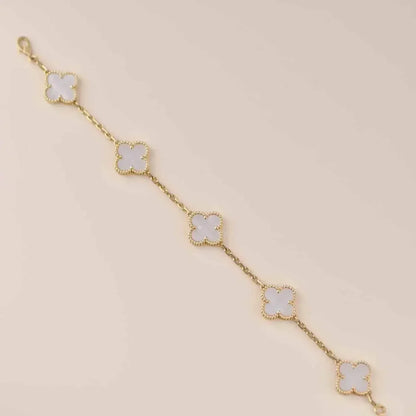 [Joyas Regalia] PULSERA DE TRÉBOL CON 5 MOTIVOS DE MOPA BLANCA 