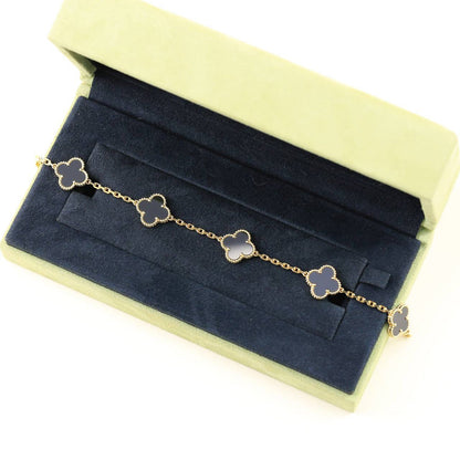 [Joyas Regalia] PULSERA DE ÓNIX NEGRO CON 5 MOTIVOS DE TRÉBOL 
