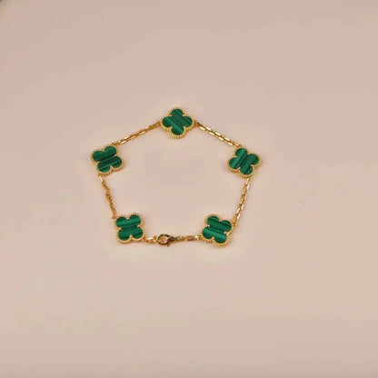 [Joyas Regalia] PULSERA DE MALAQUITA CON 5 MOTIVOS DE TRÉBOL 