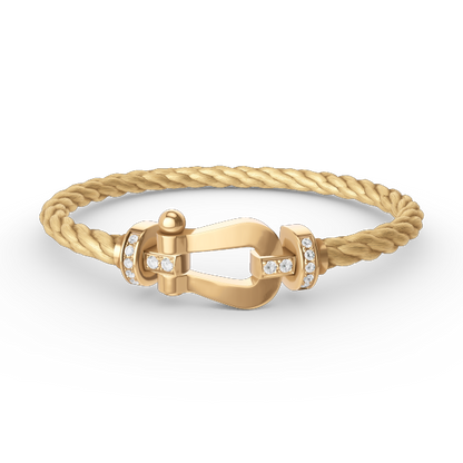 [Joyas Regalia]Pulsera de herradura grande con medio diamante en oro.