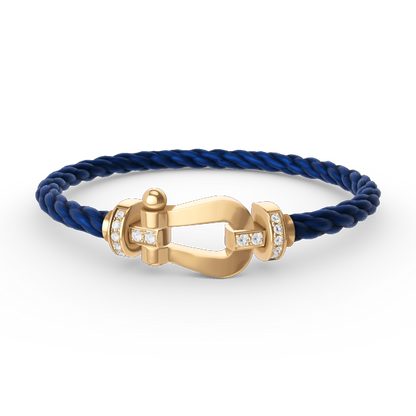 [Joyas Regalia]Pulsera de herradura grande con medio diamante en oro.
