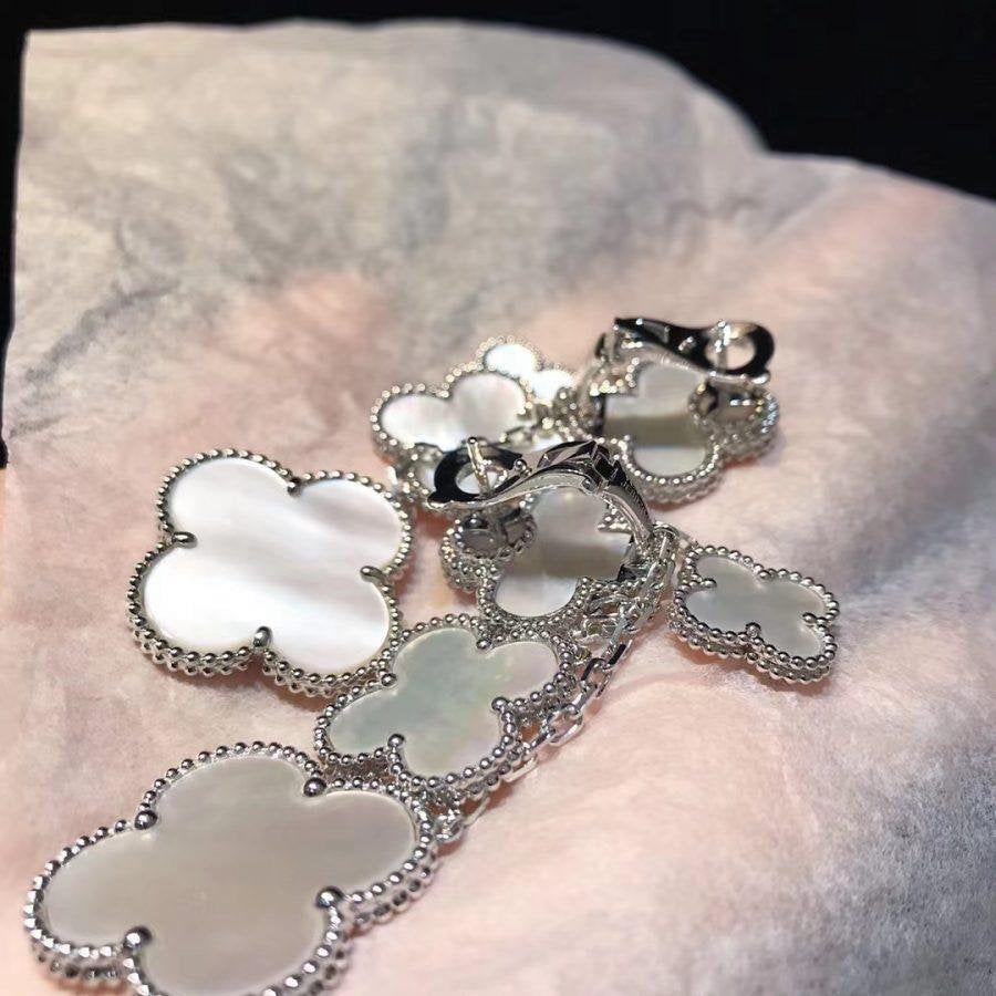 [Regalia jewelry]CLOVER EARRINGS WHITE MOP 4 MOTIFS SILVER