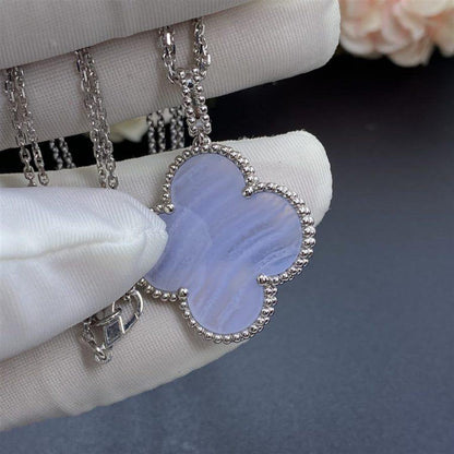 [Joyas Regalia] COLLAR DE TRÉBOL GRANDE DE PLATA Y CALCEDONIA