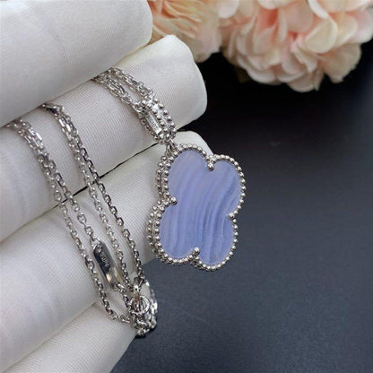 [Joyas Regalia] COLLAR DE TRÉBOL GRANDE DE PLATA Y CALCEDONIA