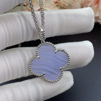 [Joyas Regalia] COLLAR DE TRÉBOL GRANDE DE PLATA Y CALCEDONIA