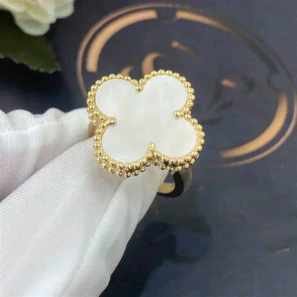 [Bijoux Regalia] BAGUE EN NACRE BLANCHE TRÈFLE