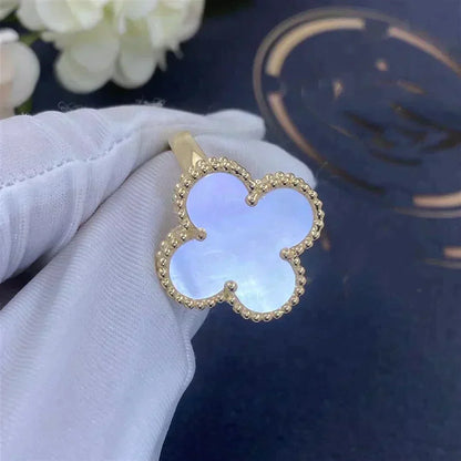 [Bijoux Regalia] BAGUE EN NACRE BLANCHE TRÈFLE