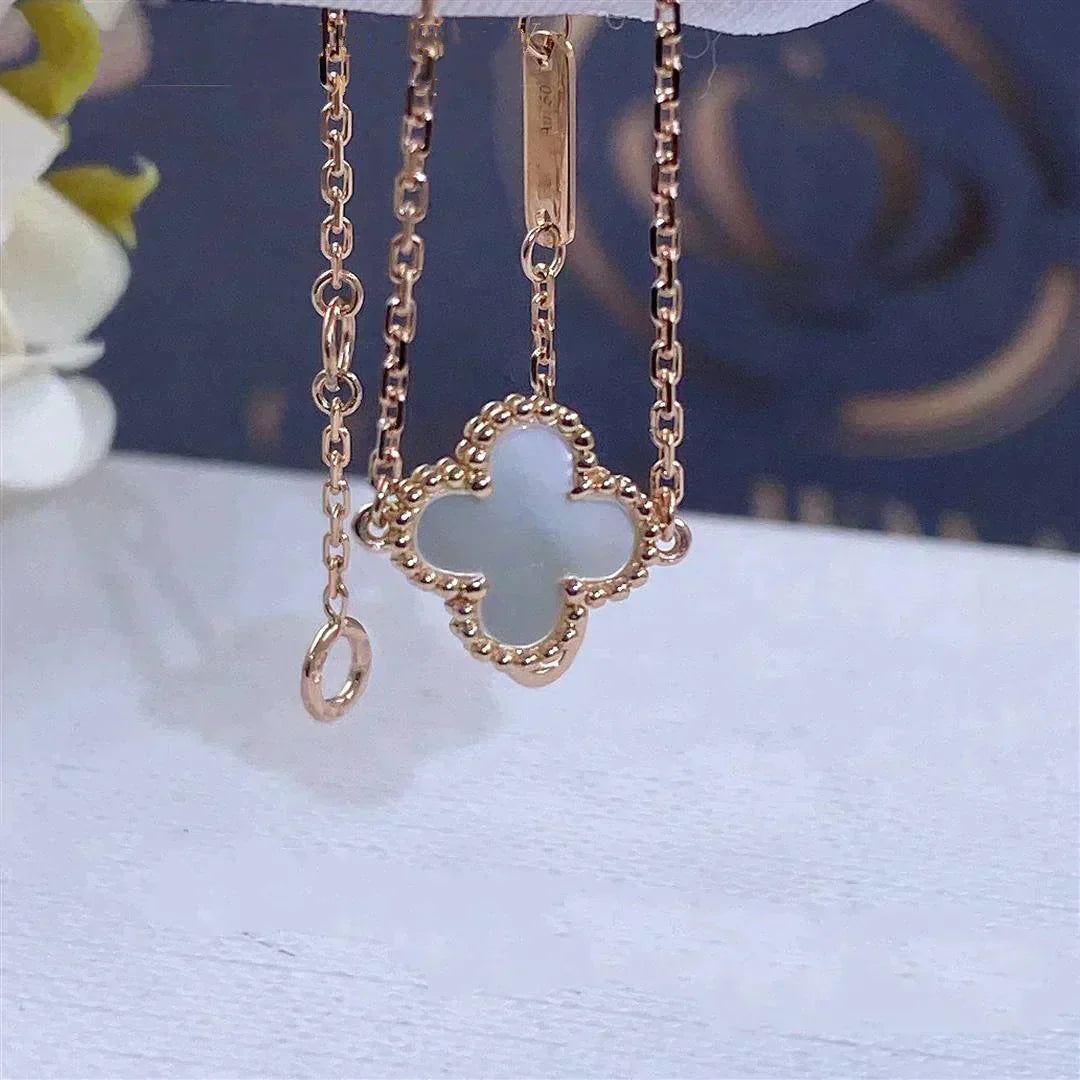 [Joyas Regalia]Pulsera de una sola flor con trébol blanco