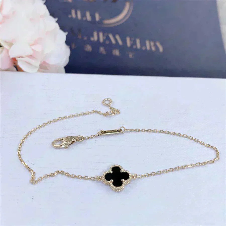 [Joyas Regalia] PULSERA DE UNA SOLA FLOR DE ÓNIX Y TRÉBOL