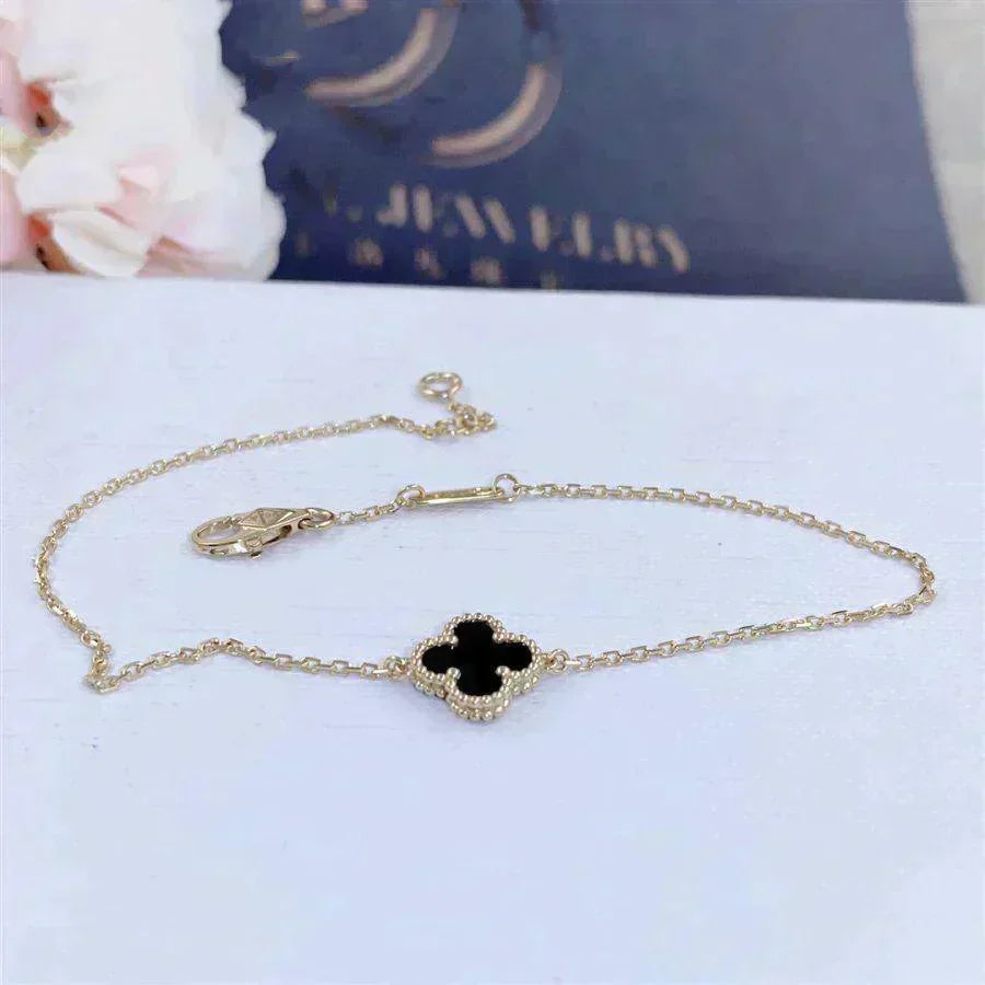 [Joyas Regalia] PULSERA DE UNA SOLA FLOR DE ÓNIX Y TRÉBOL