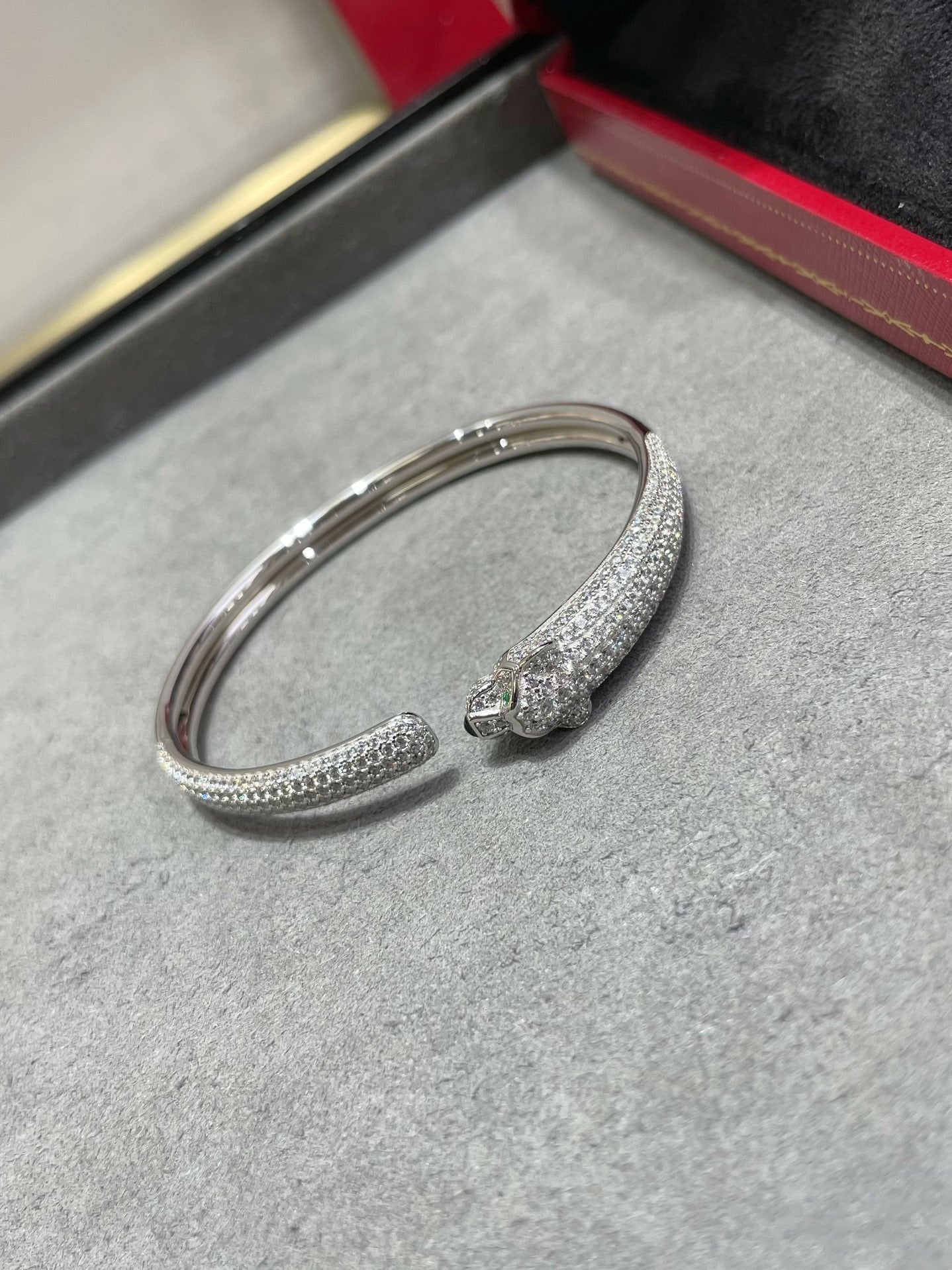[Joyas Regalia]Pulsera abierta con diamantes Pantera
