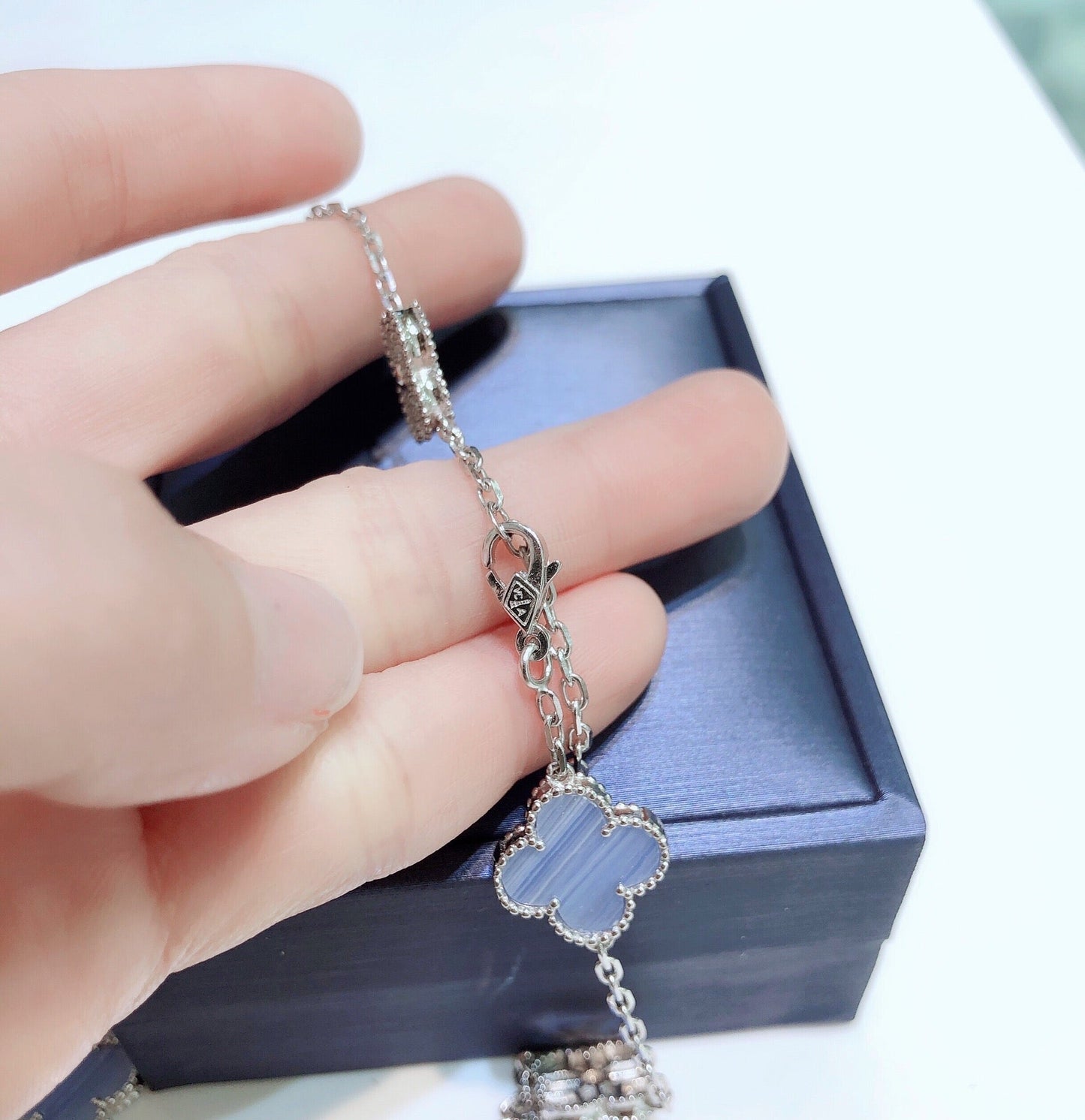 [Regalia jewelry]CLOVERS THE 10-MOTIFS CHALCEDONY DIAMONDS SILVER NECKLACE