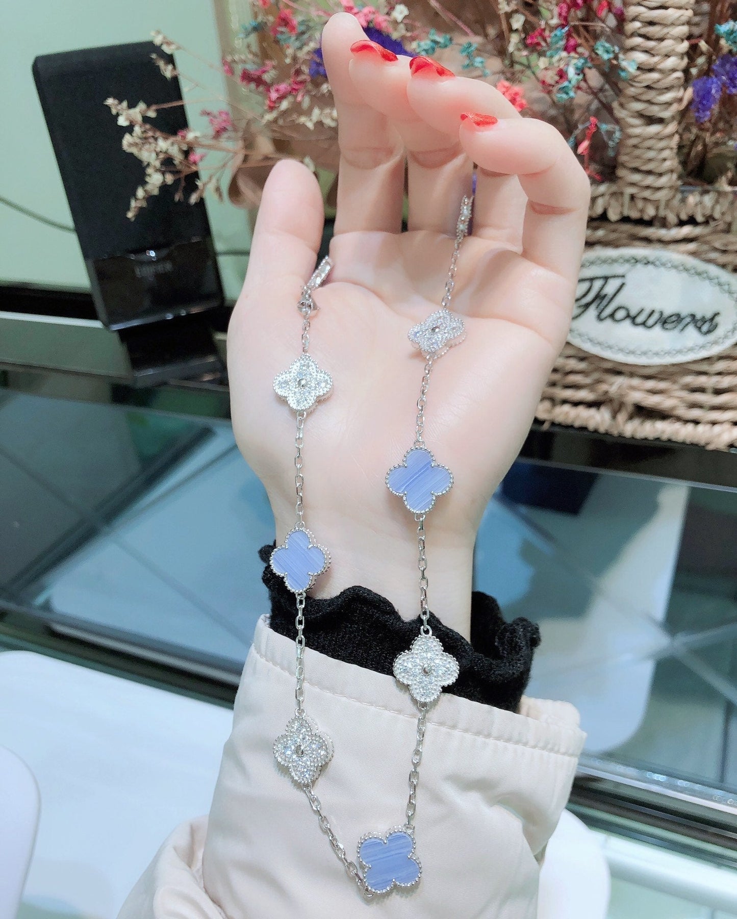 [Regalia jewelry]CLOVERS THE 10-MOTIFS CHALCEDONY DIAMONDS SILVER NECKLACE