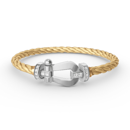 [Joyas Regalia]Pulsera de herradura grande con medio diamante en plata.