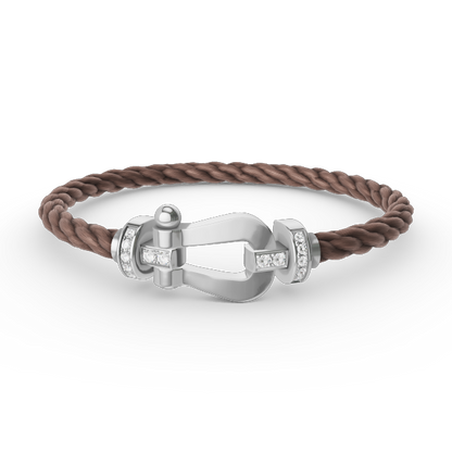 [Joyas Regalia]Pulsera de herradura grande con medio diamante en plata.