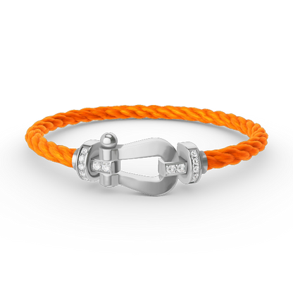 [Joyas Regalia]Pulsera de herradura grande con medio diamante en plata.