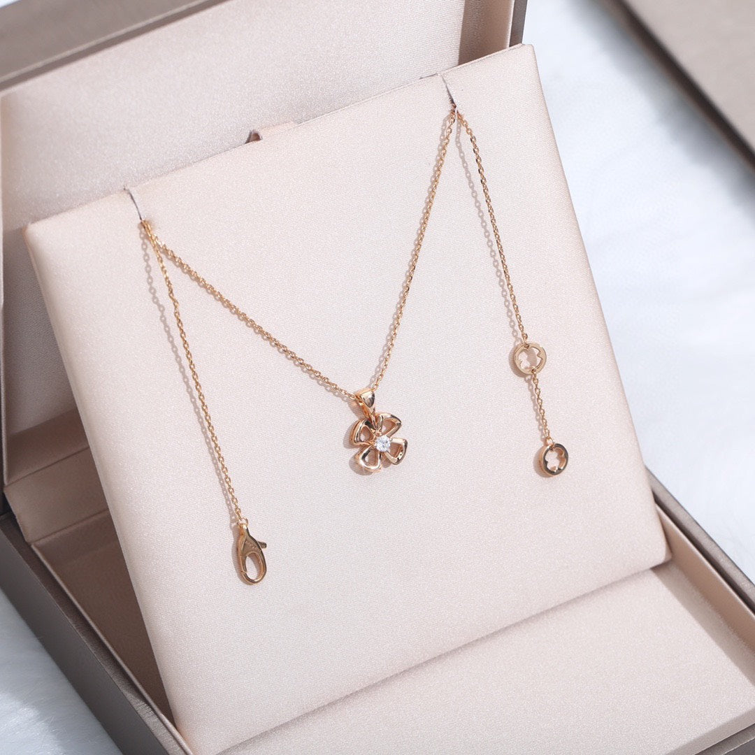 [Joyas Regalia] COLLAR FIOREVER CON CENTRO DE DIAMANTE