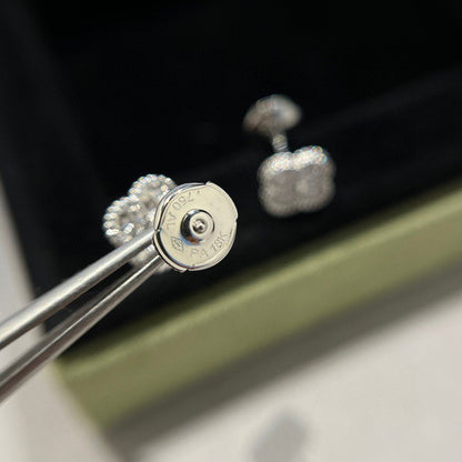 [Regalia jewelry]CLOVER MINI DIAMOND STUD EARRINGS