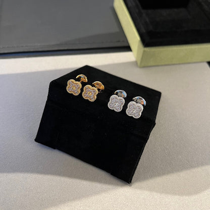 [Regalia jewelry]CLOVER MINI DIAMOND STUD EARRINGS
