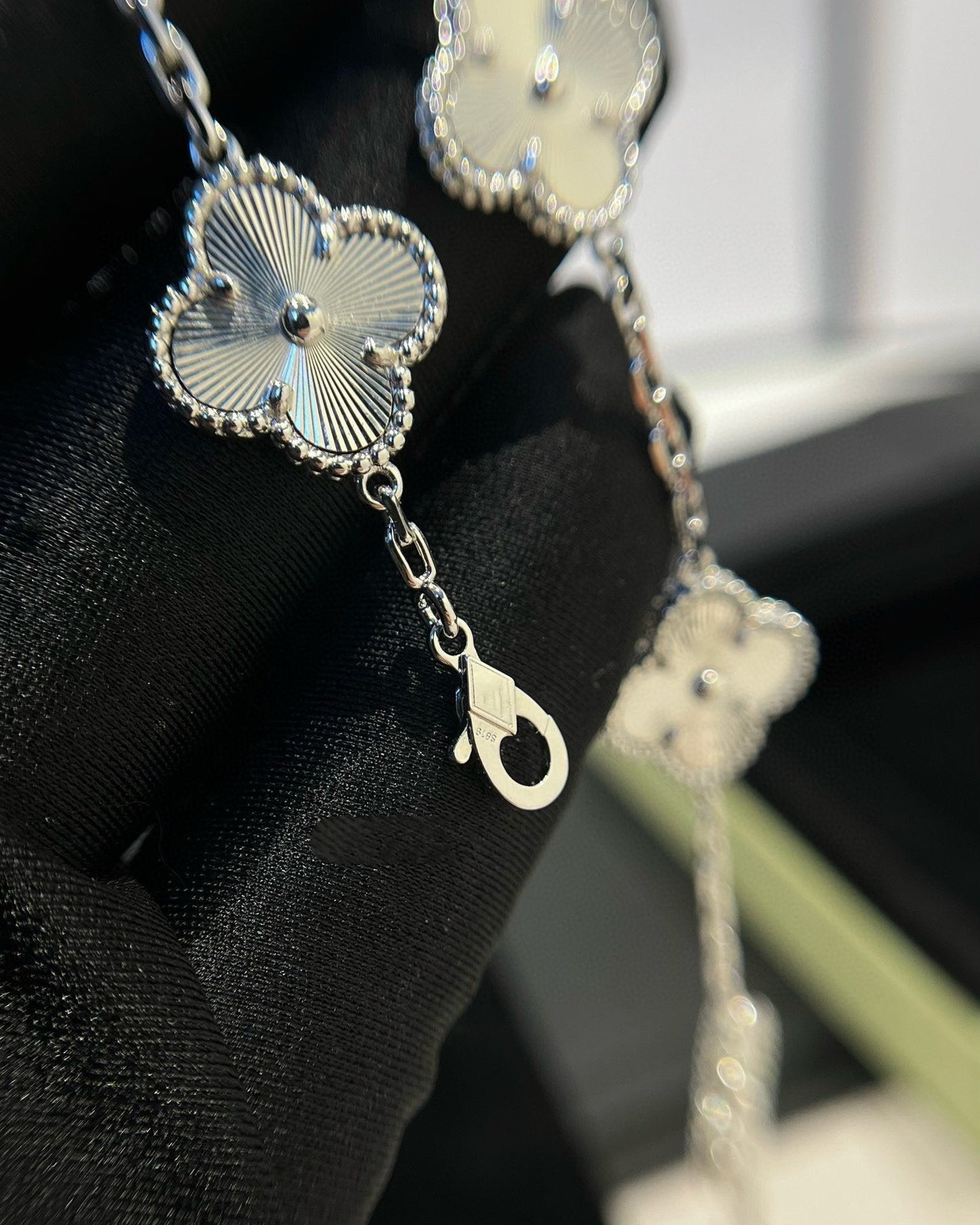 [Joyas Regalia]Pulsera de plata con 5 motivos de trébol 