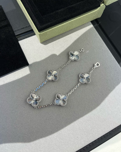 [Joyas Regalia]Pulsera de plata con 5 motivos de trébol 